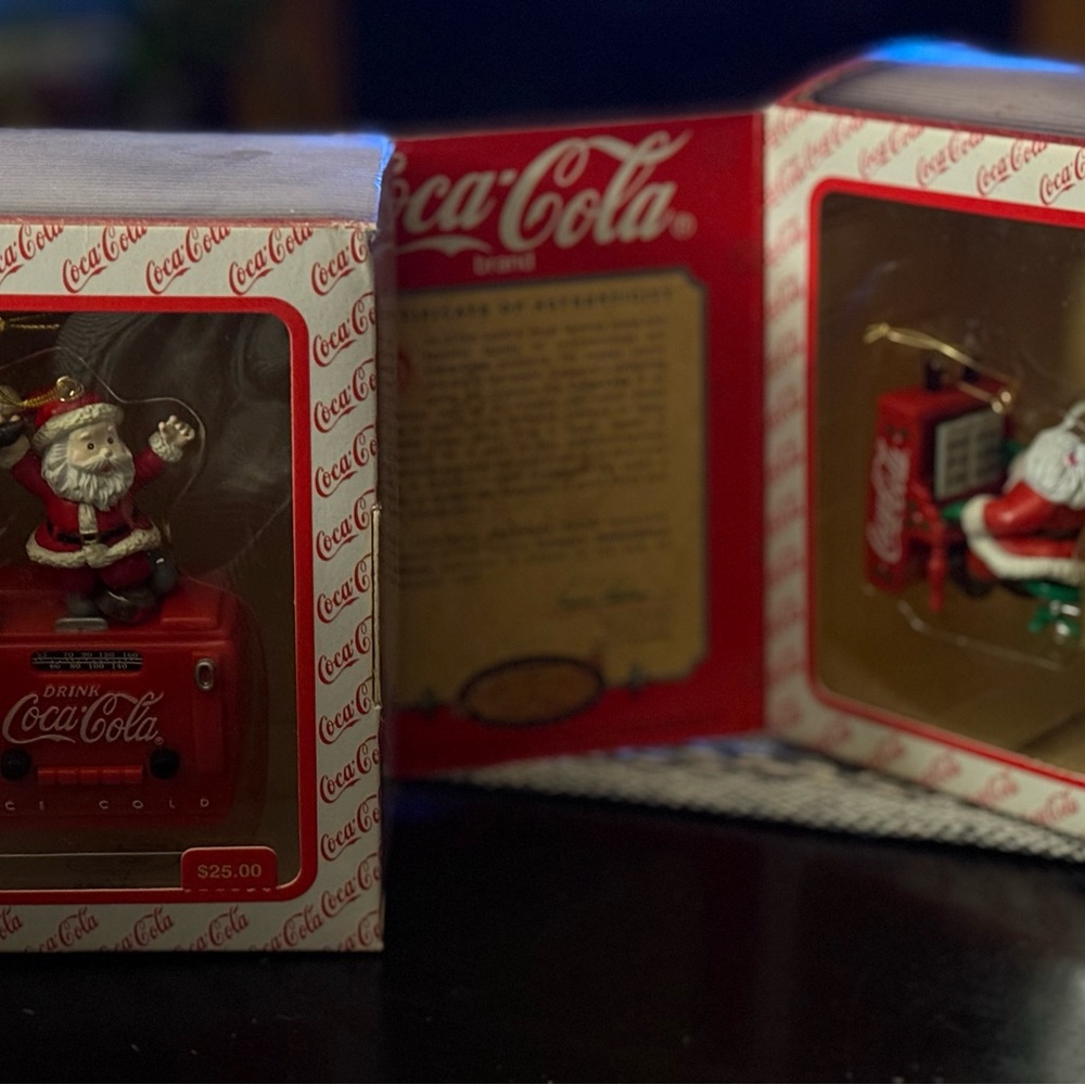 Coca-Cola Santa and Vending Machine Set - Red and White